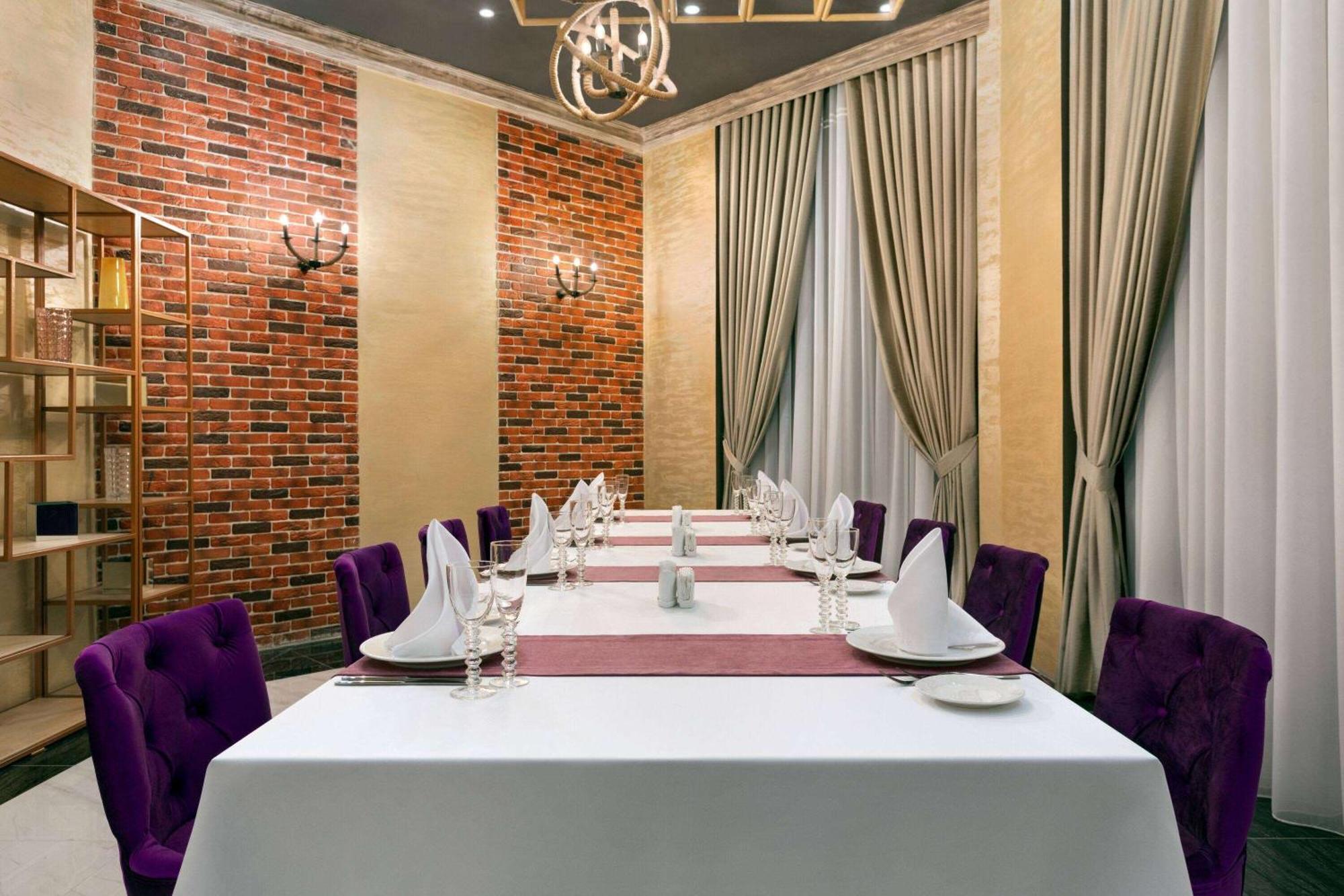 Ramada By Wyndham Shymkent Hotel Exterior foto